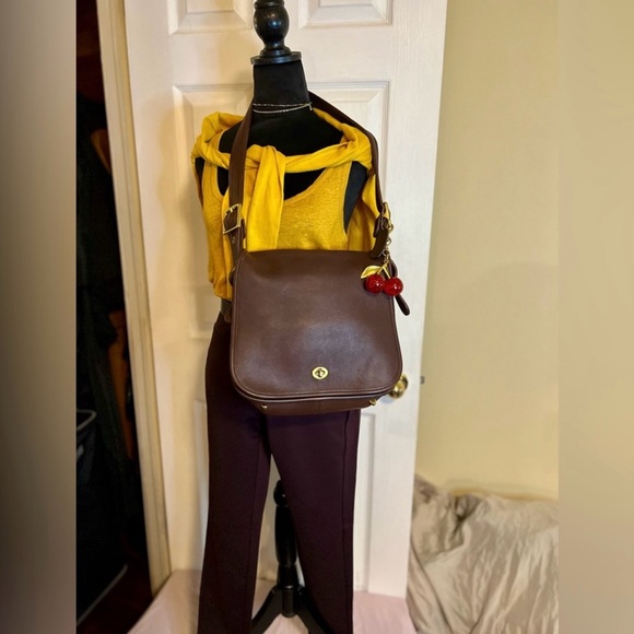 SOLD!!!😢Vintage Leather Coach Stewardess Handbag Chocolate Brown 9525 (1996) - Picture 9 of 9